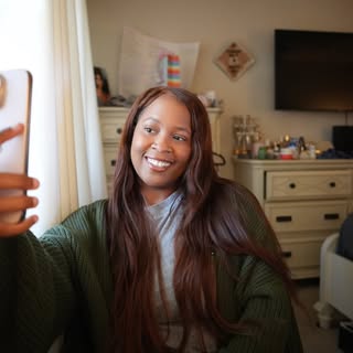 Janell | Social Media Manager & Marketing