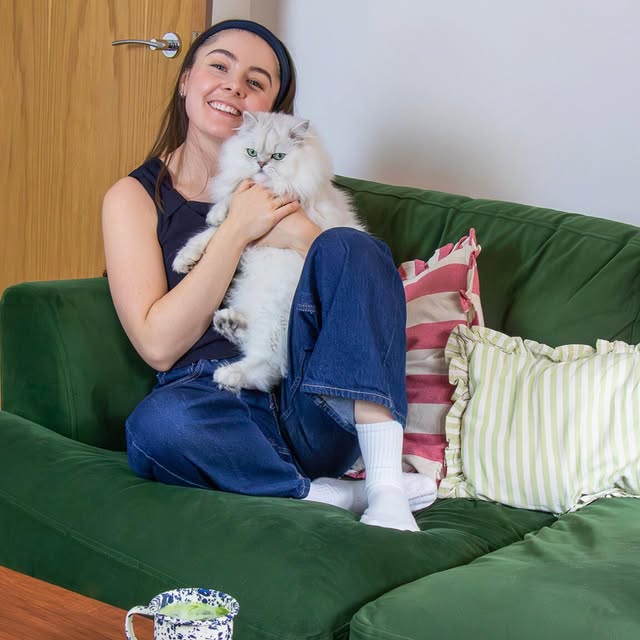 yow yow yow, I thought I should say hi to the newbies 🌟 welcome gals to a lil corner of the internet for the freelance girlies and creative biz owners…I’m Meg & I’m the face behind The Social Plot

A lil about me:

⏱️ I’ve been building my business for over 3 years now

🍰 I was a baker before becoming a social media manager (I know, what a pivot)

📆 I’m best known for my content plans (& I’ve made the BEST content planning system for my biz which SO many of you now use - brings me A LOT of JOY 💗💗)

🎓 I’m a self-taught marketer & believe in building your OWN experience 

❌ the “end goal” of The Social Plot is NOT to build an agency. I like it just me.

✅ the “end goal” of TSP is to build on the community that I’ve already got here & on the other app - that part of the job is my fav part ✨

🐾 I have ZERO employees, but I do have a cat who’s basically my right-hand man

🍵 my wife works in speciality coffee, so I get delish coffee every day (don’t be too jel)

🏡 I’m moving from Brighton ➡️ Bath this year (& I’m so so so excited!!!!)

🤳 I think that being a messy creative is the best way to work, you learn quicker from your mistakes imo & tbh I find perfectionism annoying (I’m so sorry but it’s true 🤭)

Ly gals xoxox