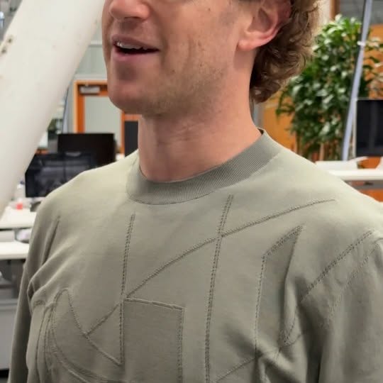 You know you love this song. And now your Ray-Ban Meta glasses can play any song or playlist from Spotify, Amazon Music and more using just your voice 💪🎶