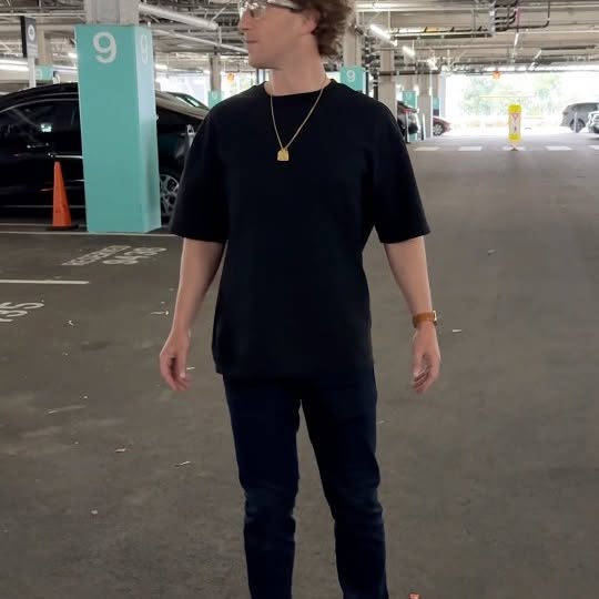 Now your Ray-Ban Meta glasses can help you remember things, like where you parked. Coming in today's update 😎