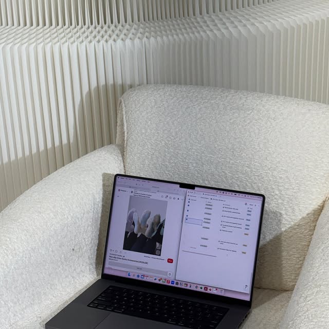 It only stings, when you know it’s true… 🎤🫳🏼

Take this as your sign to improve your content planning systems and posting habits so you can be consistent! 

Comment “workshop” for my content planning template that will help you do that and more 💌