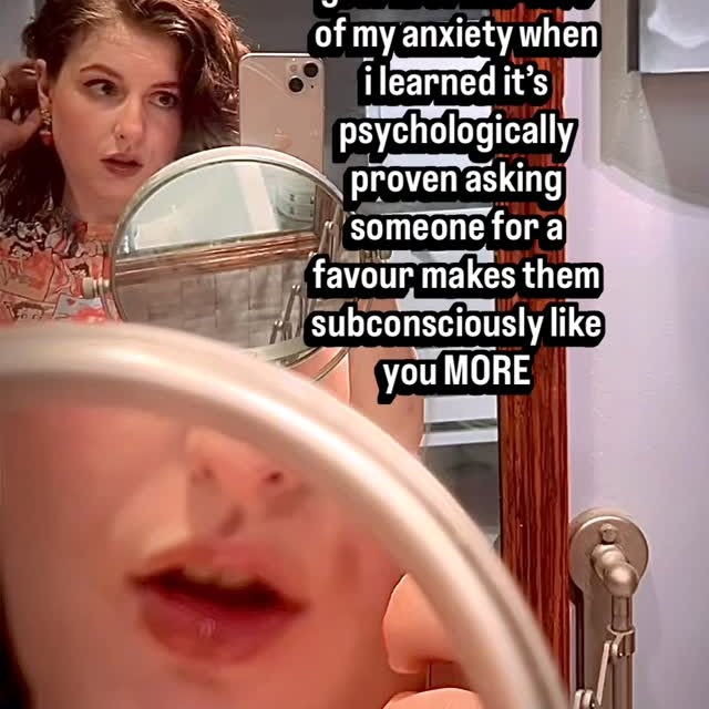 people pleaser? i hardly know her 🥰 

.
.
.