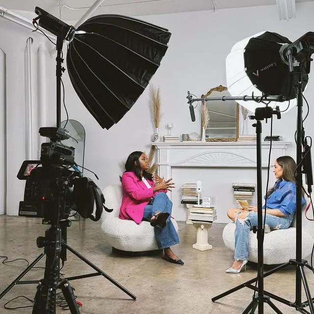 Tomorrow on 🎬 #PRETTYSMART with @daniellerobay: Fighting For Friendships with Friendship Coach @daniellebayardjackson 

💡💋: @beprettysmart Hear the 2 QUESTIONS every friend wants answered + learn what it means to be a good friend as an adult + how to handle conflict..healthily! 

•Grab Danielle's book Fighting for Our Friendships: The Science and Art of Conflict and Connection in Women’s Relationships (it’s PHENOMENAL) 📚