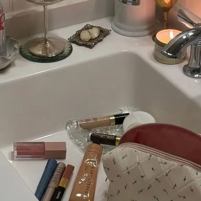 a very typical conversation with us & our severe ADHD 💅 

#podcastsforwomen #friendshipedit #adhdinwomen #adhdmemes