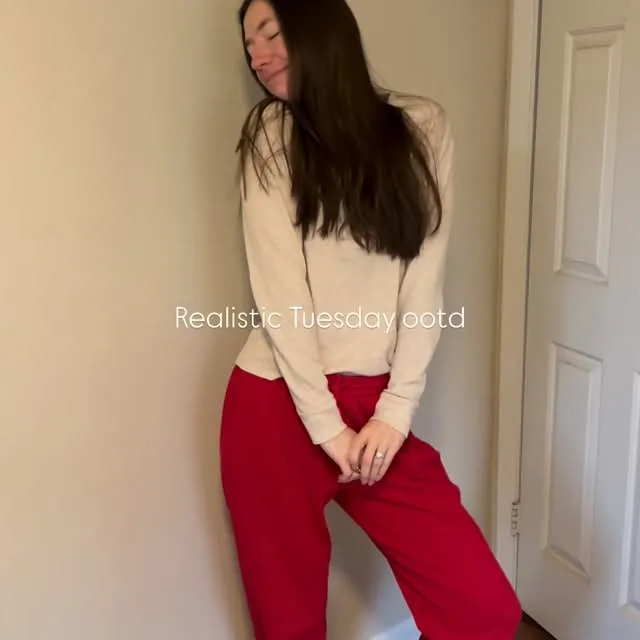 Not much happening here, but I can say this cozy outfit does not reflect the warm temps outside today!! 

Always wearing my @darntoughvermont socks because they’re the best!