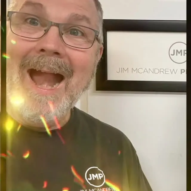 Gotta grab an Ussie by the studio sign!!!