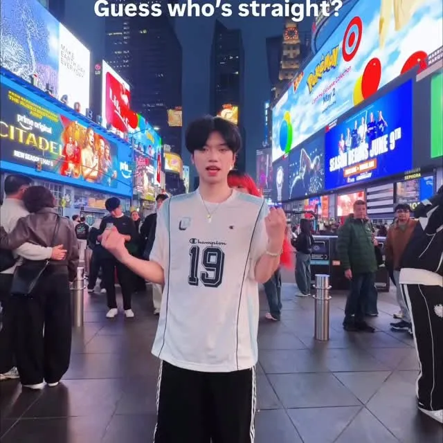 Tooooo rude😇😇guess who’s straight there?🙂‍↔️

#hearts2hearts #rude #dancechallenge #kpopdance #trending