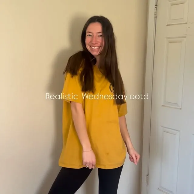 Nothing crazy to see here today. Pretty poor camera angle tbh, but hey, CONSISTENCY! 

#ootd #wednesdaymood #socialmediamanager