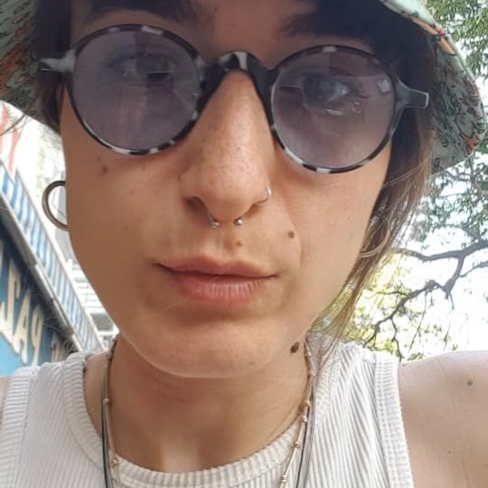 Selamlar herkese, geçen hafta sokaktaki köpeklerden dedoşu korkunç bir kanama icinde buldum, apar topar veterinere yatırdım. Maalesef anaplazma, erlishya ve leishmania pozitif çıktı. Tedavisi tamamlandı fakat artik ömrü boyunca ilac kullanmak zorunda, ona kalabileceği bir ev bir bahçe arıyorum. Yaşlı ve aşırı uslu bir köpek. Ona ömrünün son zamanlarını güzel geçirmesi için evinizi veya bahçenizi açmak ister misiniz? Olmuyorsa da paylaşırsanız çok sevinirim.
öpek #ķöpeksahiplendirme